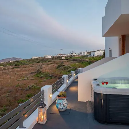 White Utopia And Maisonettes Apartment
