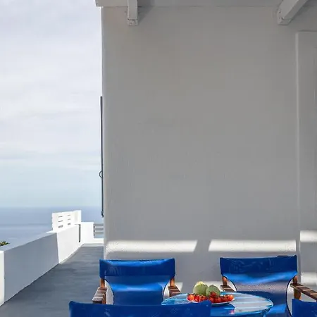 White Utopia And Maisonettes Apartment
